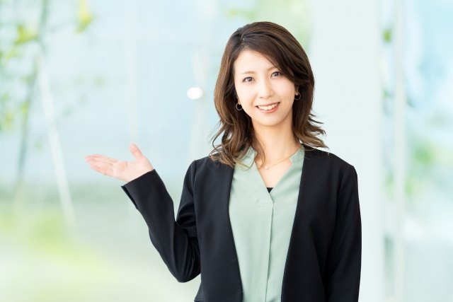 販売事業者と商談して導入の準備を進めるイメージ